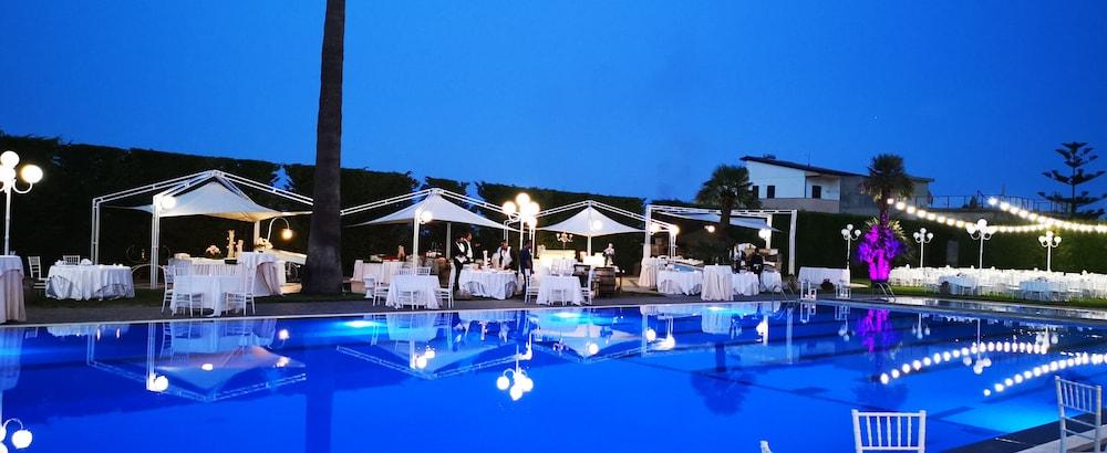 Club Hotel Kennedy 로첼라 이오니카 외부 사진